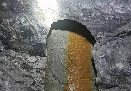 通風(fēng)井工程反井鉆機施工